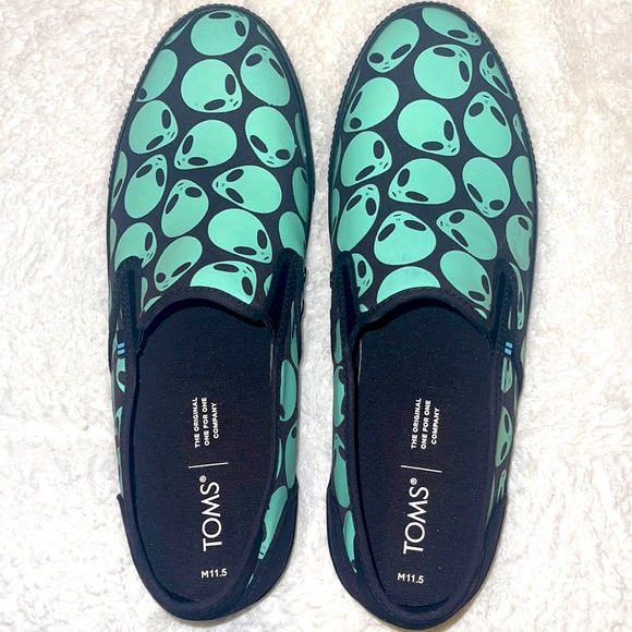 ❤️NEW!!!❤️ RARE! TOMS Alien Slip On Shoes. - Picture 1 of 8
